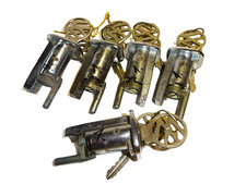 1x Schließzylinder 311837217A Schloss für Türgriff VW Karmann Ghia Typ 34 NOS