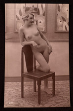 245 stehend, Weiblicher Akt