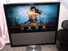 Bang & Olufsen Beovision 10-46 mit Motorstandfuss und Bedienanleitung sowie Fern