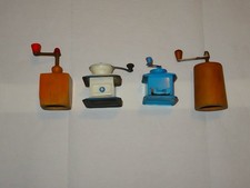 4 x kleine Kaffeemühle aus Holz und Metall vintage sehr Alt DDR