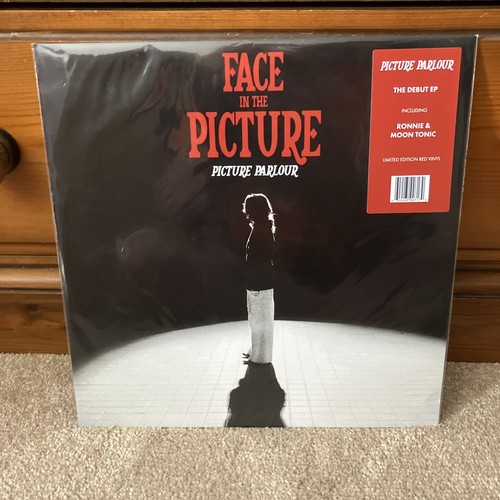Picture parlour face - picture, parlour: