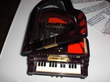 Spieluhr Klavier, Melodie Länge ca. 12,5 cm,  Höhe ca. 7 cm.