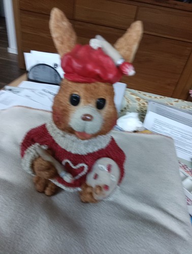 Ein hase mit zwei pinseln - hase,