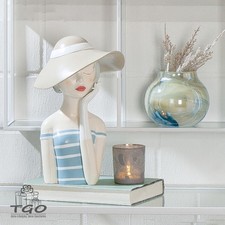 Gilde Figur Frau ''Lady mit cremefarbenem Hut“ aus Kunstharz-37798