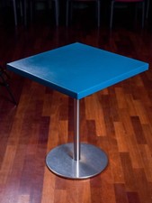 Tischgestell Gusseise rund 40 сm, Tisch blau Leder 65x65 cm, Gastronomie, 