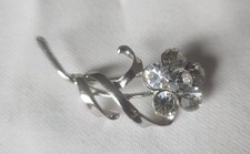 Brosche "Blume" silberfarben mit 6 funkelnden Steinen