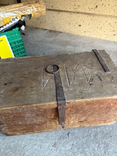 Antike holztruhe handgefertigt - holztruhe,