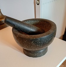 STÖSSEL UND MÖRSER