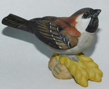 Porzellanfigur Sperling auf
