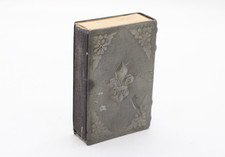 Streichholzhalter aus Zinn mit Lilie Blume verziert Vintage alt