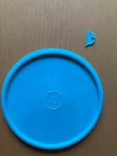 TUPPER: türkisfarbiger runder Deckel,funktionstüchtig,Schnippel defekt ca.5,2 cm