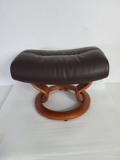 Ergonomischer Leder-Hocker mit