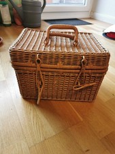 Deko Koffer aus Korb, für Stricksachen, Dekoration, Blumenarrangements, Ideen