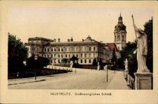 Ak Neustrelitz in Mecklenburg, Großherzogliches Schloss, Statue,... - 4899034