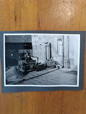 altes Foto Kind auf Traktor