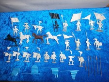 Konvolut 25 Merten Kunststoff