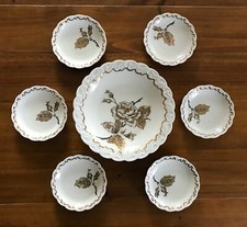 7 teilig. KURMARK-Porzellan-Set: 1 Anbietschale und 6 Portionsteller - Goldrosen