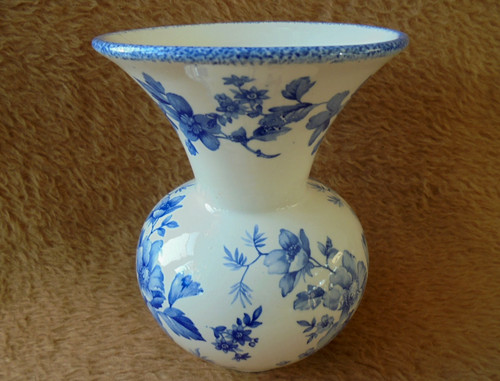 Villeroy boch vase - &,