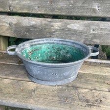 Kleine alte Zinkwanne