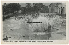 Orig. AK Foto Vormarsch Nachrichten Funkwagen Kübelwagen Pkw in Dorfteich