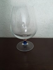 1 großer Cognacschwenker, Leonardo, mit blau/gold Dekor am Stiel, sehr gute Ware