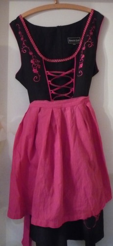 Dirndl mit schürze und - mit,