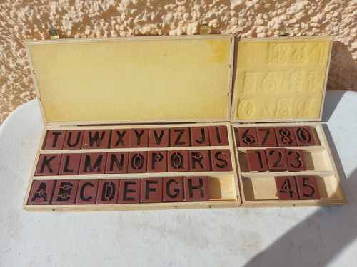 Buchstaben und ziffern - buchstaben,