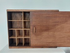 Wandschränkchen im Industrial