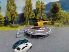 Helicopter mit Hubschrauberlandeplatz  Rettungshubschrauber  Spur Z 1:220