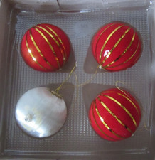 4 x Koestel / Seidenkugel Christbaumkugeln Weihnachtsbaumkugeln rot alt Samt