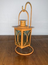 Alte Metall Laterne mit Grüne