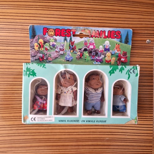 Sylvanian forest families - forest,