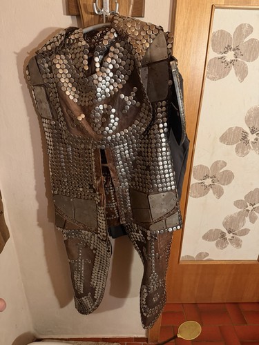 Handgefertigte leder rüstung - handgefertigte, leder-rüstung