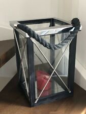 Deko-Laterne aus Holz  Metall  Glas  und Henkel  Windlicht