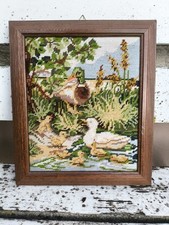 Gobelin Stickbild mit Holzrahmen - Enten im Schilfgras / an Teich - 36 x 31 cm