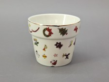 kleiner Blumenübertopf