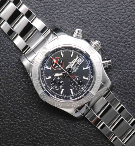 Breitling avenger a13381 - ii,