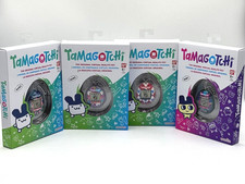 Bandai Tamagotchi das Original virtuelles Haustier versch. Designs NEU