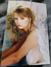 Frau Dame schaut mit strengem