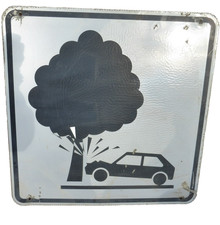 altes Verkehrsschild Warnung