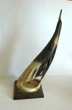 Figur aus Horn geschnitzt - Kranich Reiher  Vogel -  auf Holzsockel