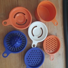 Tupperware Maßliebchen 6 tlg Eiertrenner Reibe Behälter 250 ml usw. Küchenperle