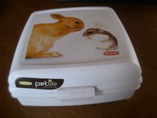 19 x  19  x 5  cm    CURVER   Kaninchen,  Hamster ,Futterbox ,Leckerlibox 