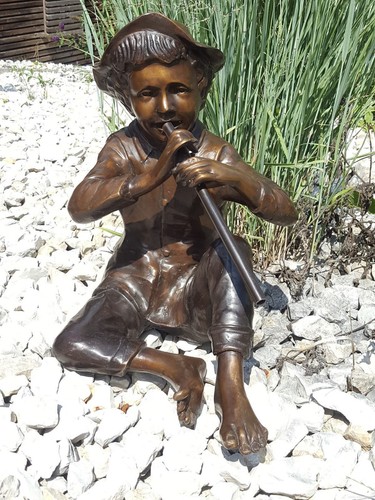 Bronzefigur junge mit - bronzefigur,