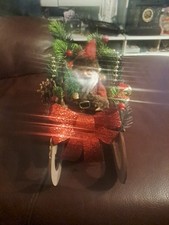 Weihnachtsmann auf Schlitten 30cm Weihnachts Dekoration Deko Figur Rot