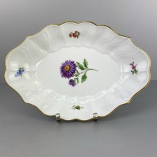 Reliefierte ovale Schale