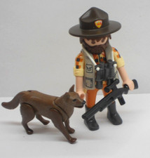 Förster mit Hund und Zubehör