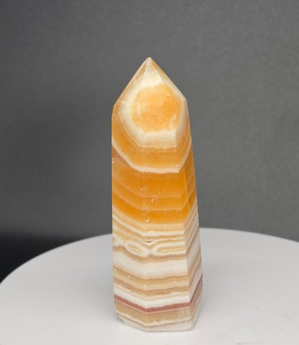 Orangencalcit turm gebändert - turm,
