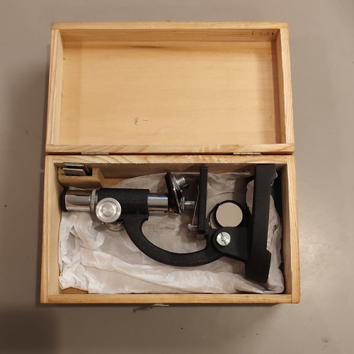 Mikroskop holzkasten mit - im,