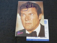 ROGER MOORE signed Autogramm auf 10x14 cm Autogrammkarte InPerson  ACOA COA